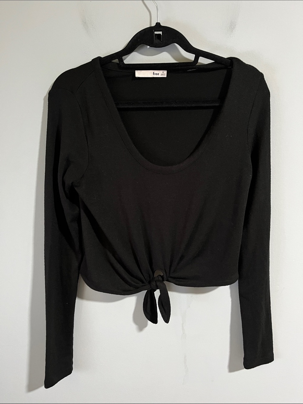 Aritzia Wilfred Free Front Tie Long Sleeve Tee